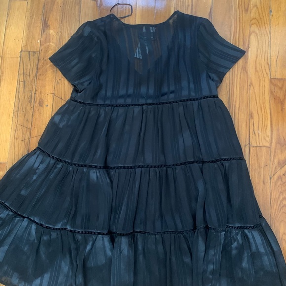 OU Pippa chiffon tiered dress in black - Picture 2 of 6